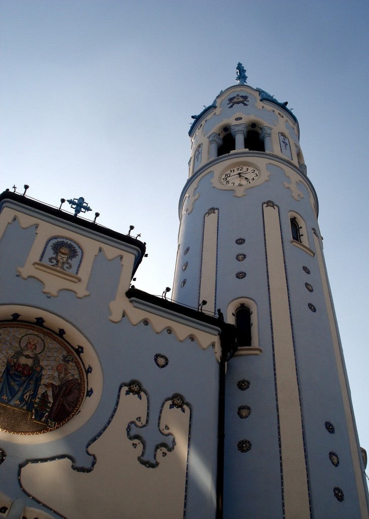 Église blueue Sainte-Élisabeth de Bratislava en Slovaquie