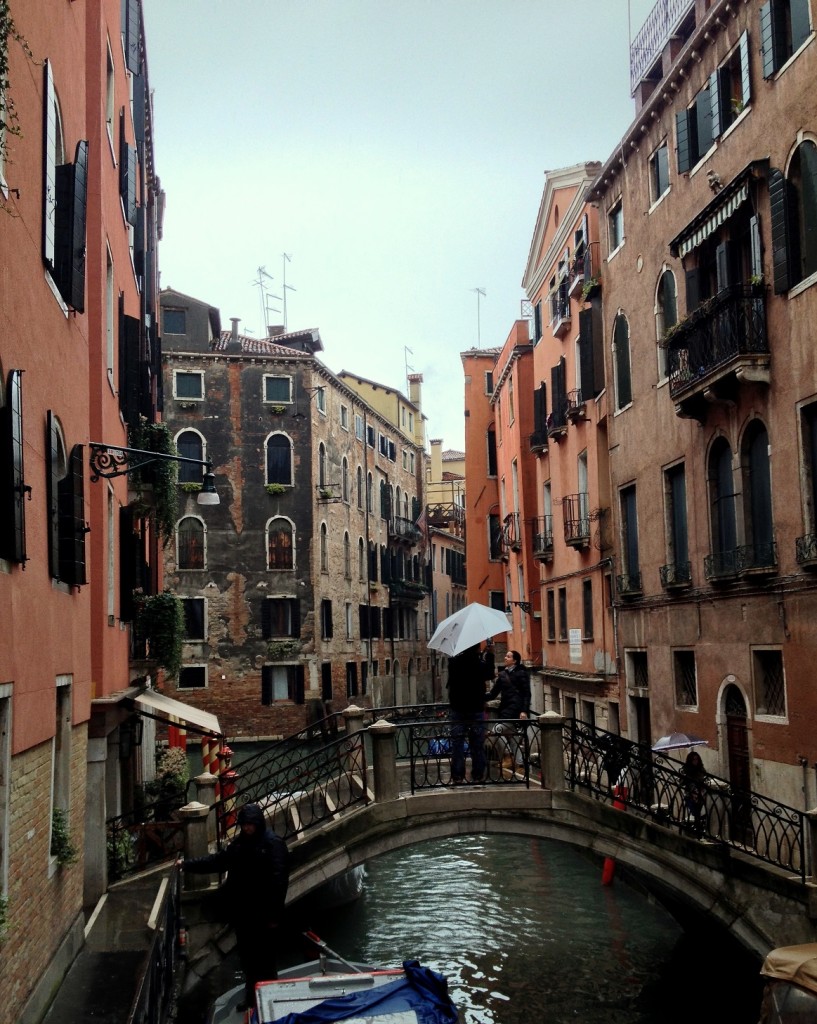 Canaux de Venise sous la pluie