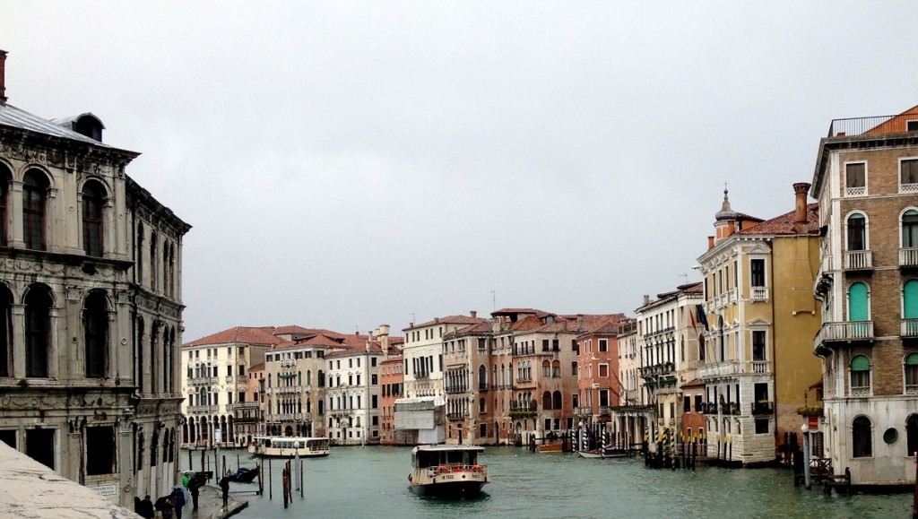 Canaux de Venise sous la pluie