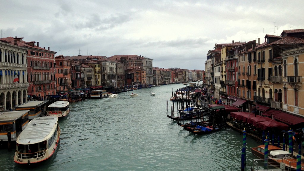 Canaux de Venise sous la pluie