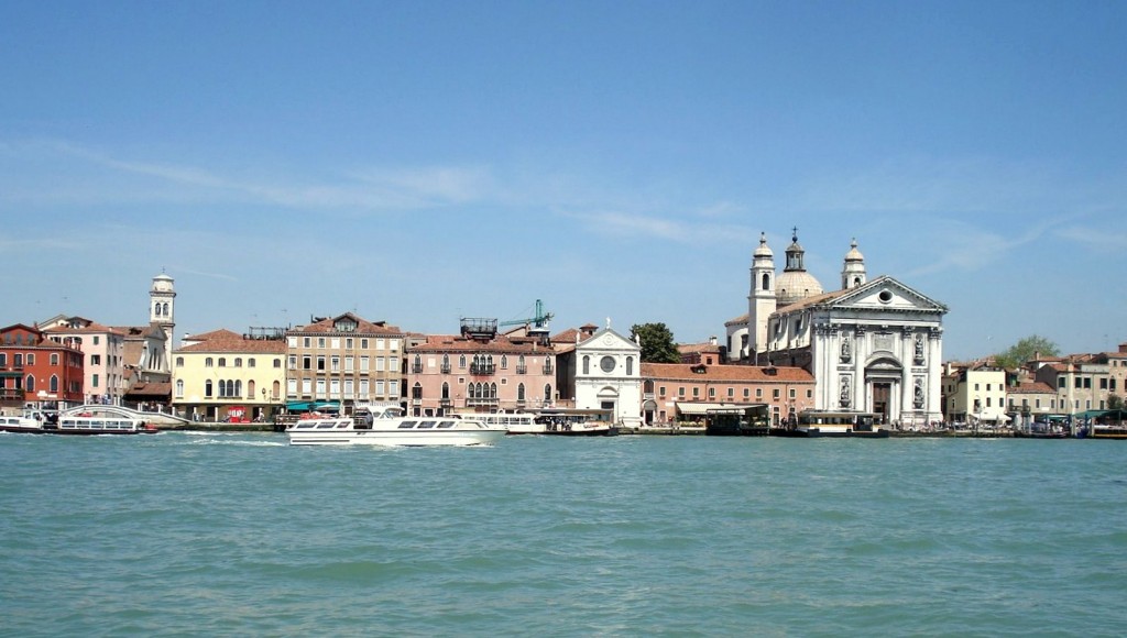 Canaux de Venise sous le soleil