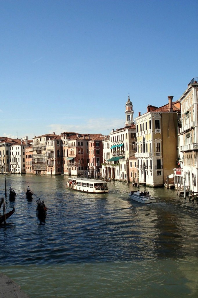 Canaux de Venise sous le soleil