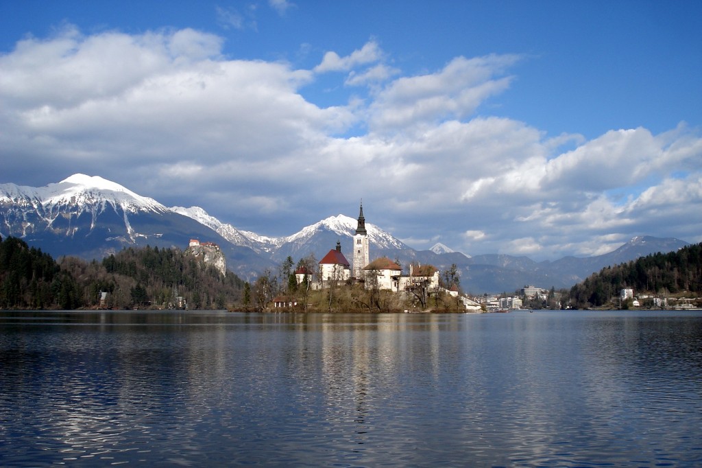 l'église du lac Bled, village carte postale en Slovénie