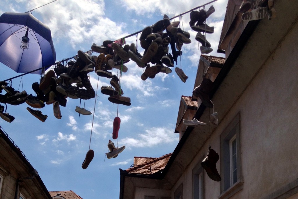 Chaussures dans les rues de Metelkova - Ljubljana