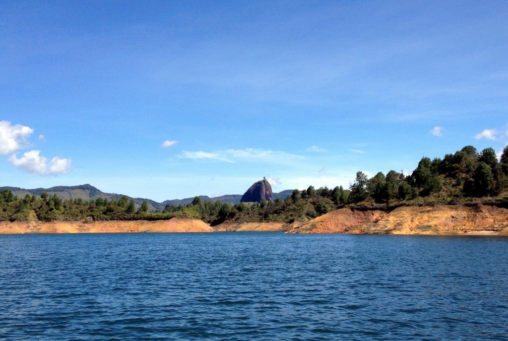 Le rocher El Penol vu de loin Antioquia Colombie