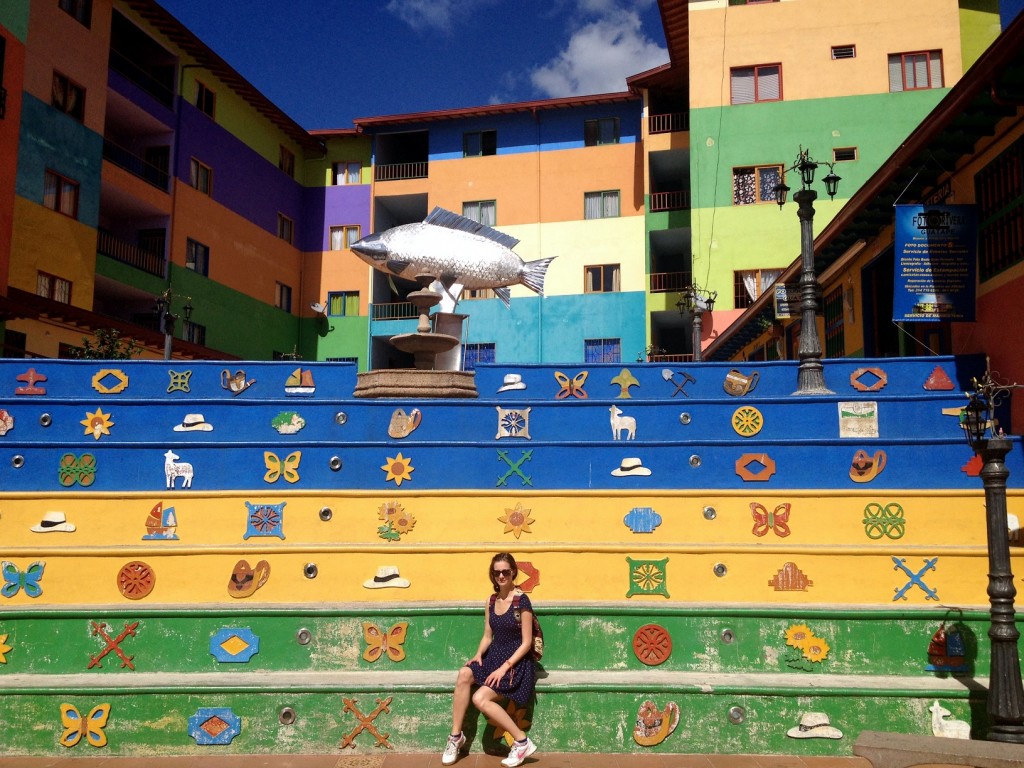 Place colorée avec grande truite Guatapé Antioquia Colombie