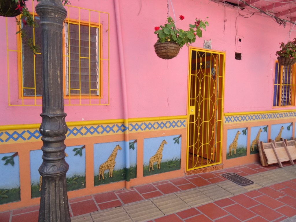 Maison colorée girafe Guatapé Antioquia Colombie