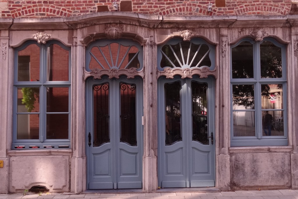 Jolies portes bleues à Louvain