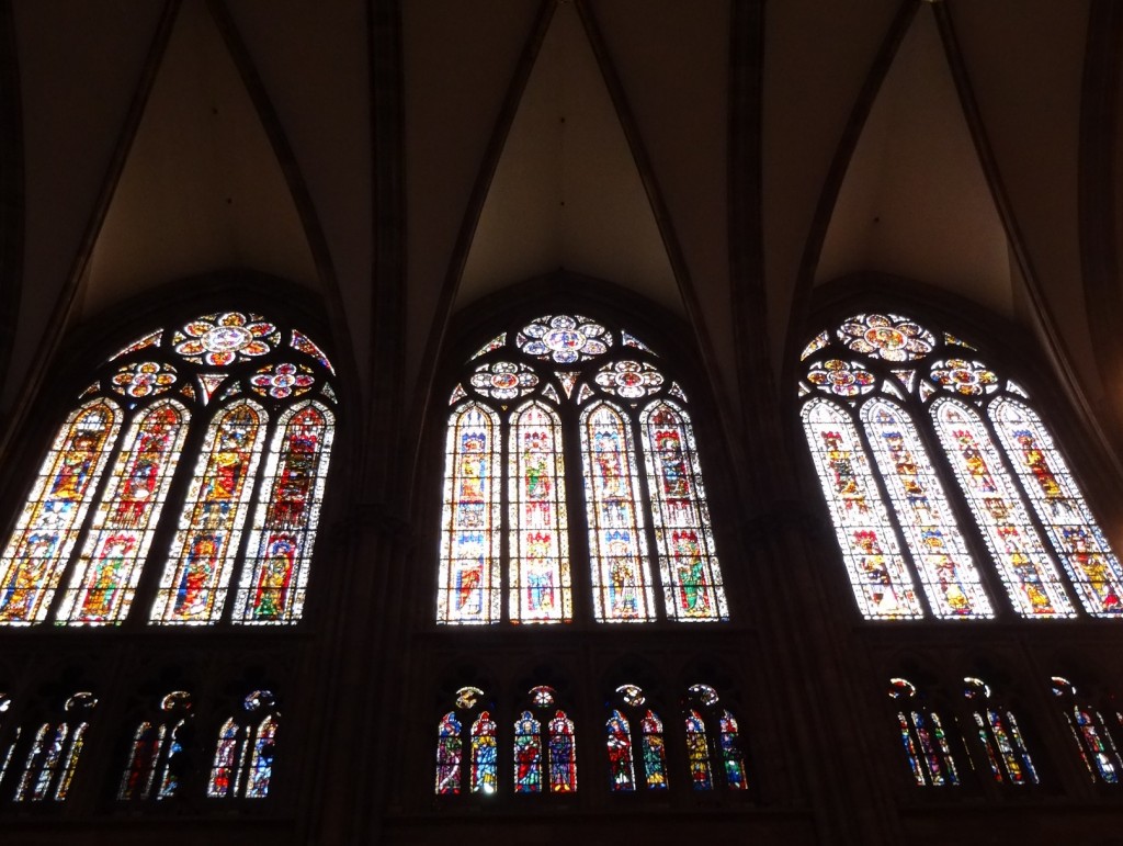 Détails des vitraux de la cathédrale Notre-Dame de Strasbourg