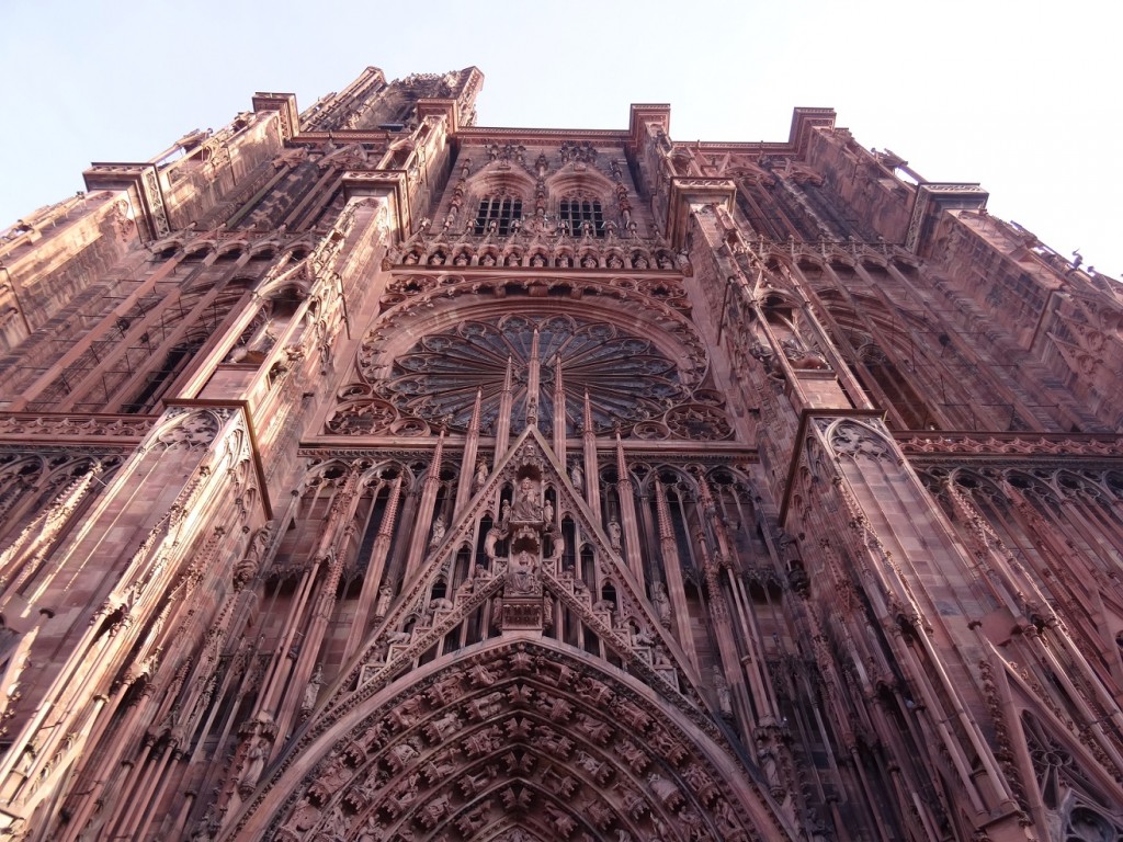 Détails de la porte centrale de la cathédrale Notre-Dame de Strasbourg