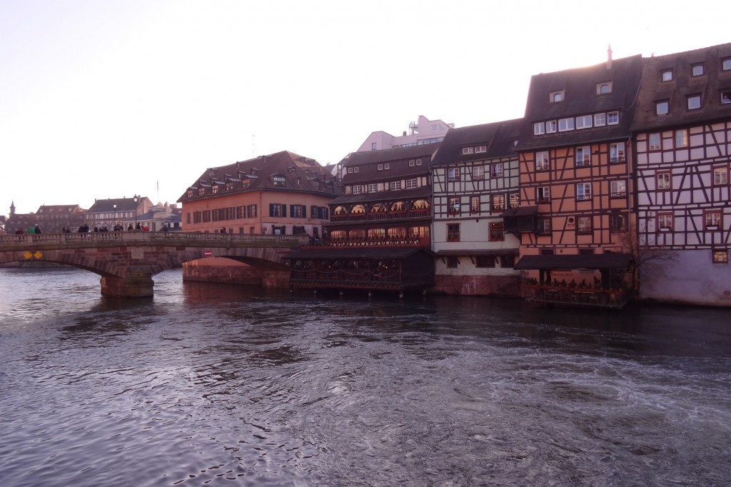 Maisons à colombages sur les rives de l'Ill à Strasbourg