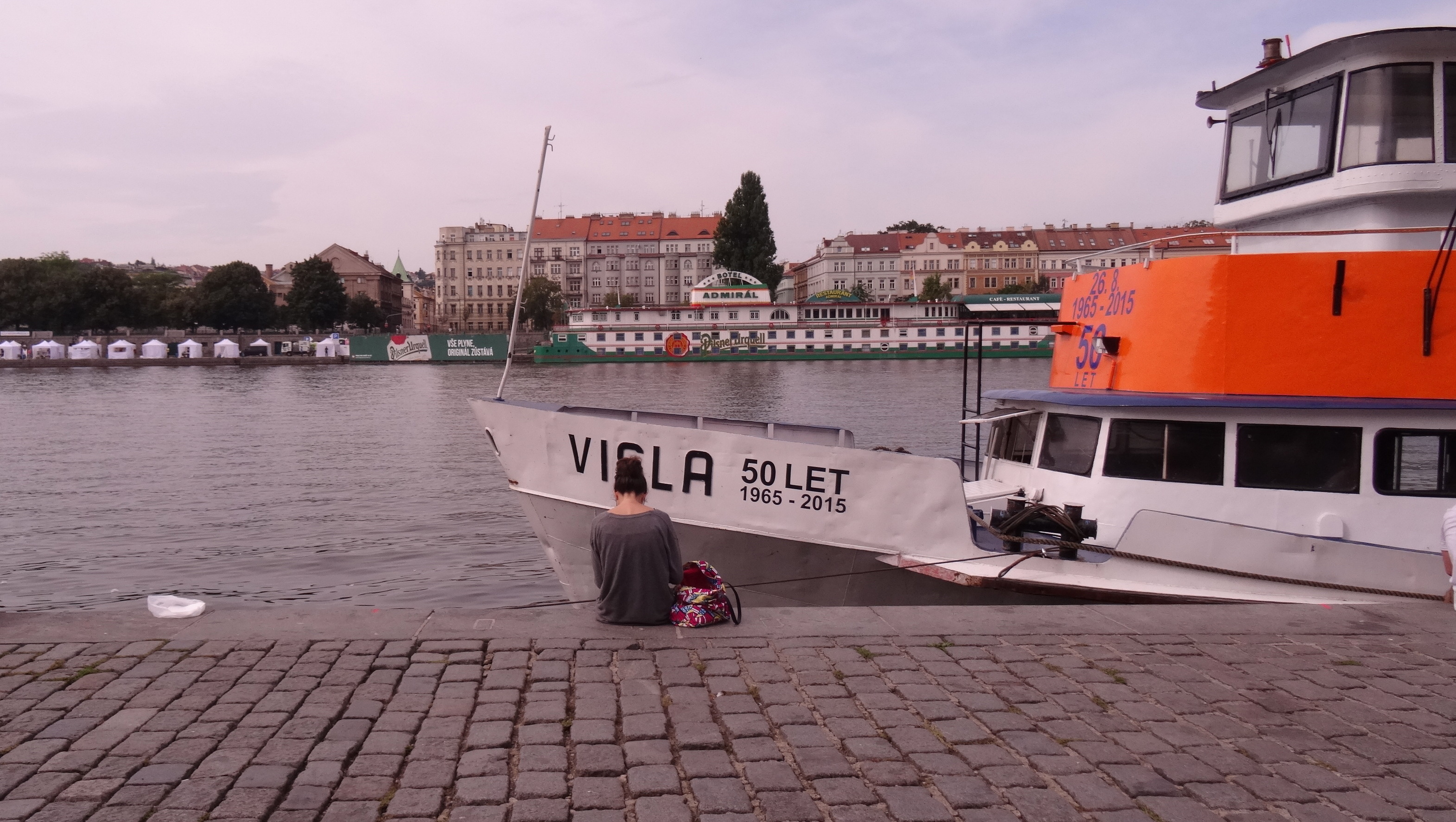 Náplavka, sur les berges de la Vltava à Prague en République Tchèque - Czech Republic