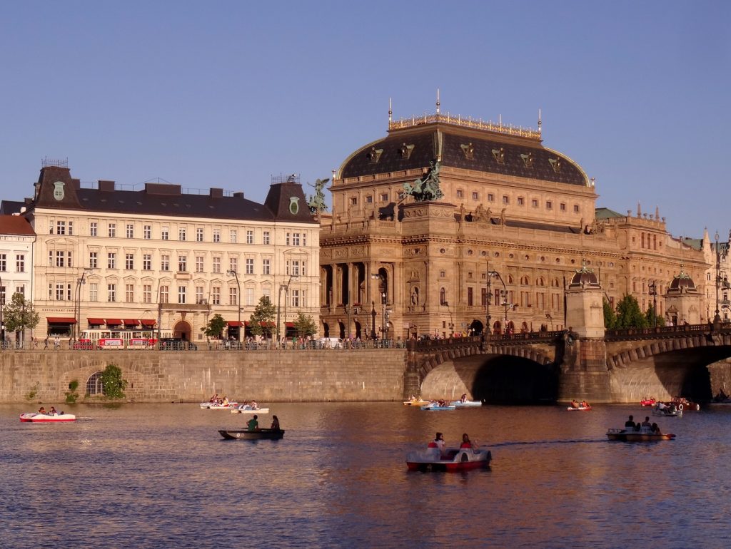 Pédalo sur la Vltava à Prague