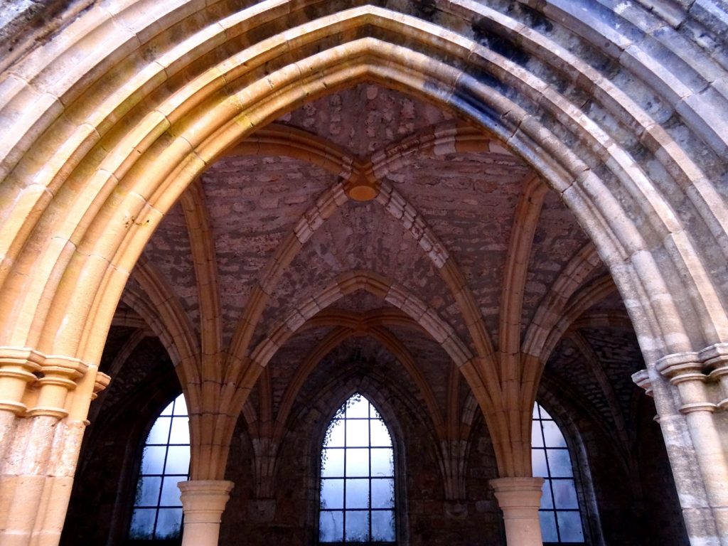 Jolies arcades dans l'architecture de l’abbaye d’Orval