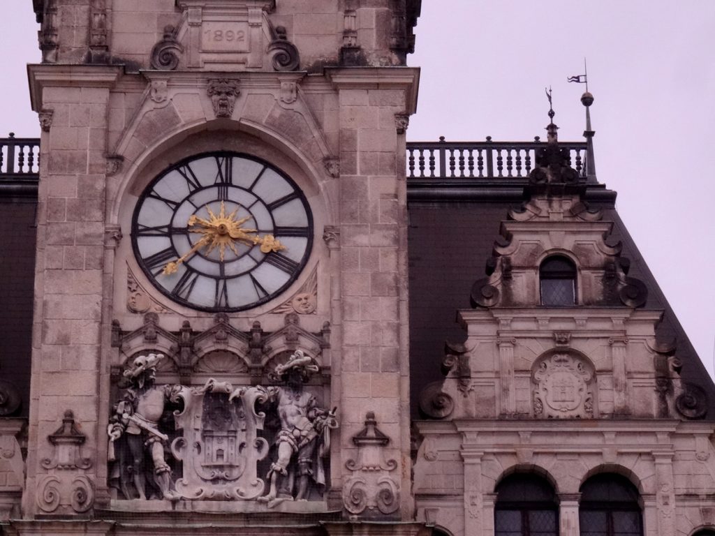 L’horloge de l'hôtel de ville à Liberec en République Tchèque