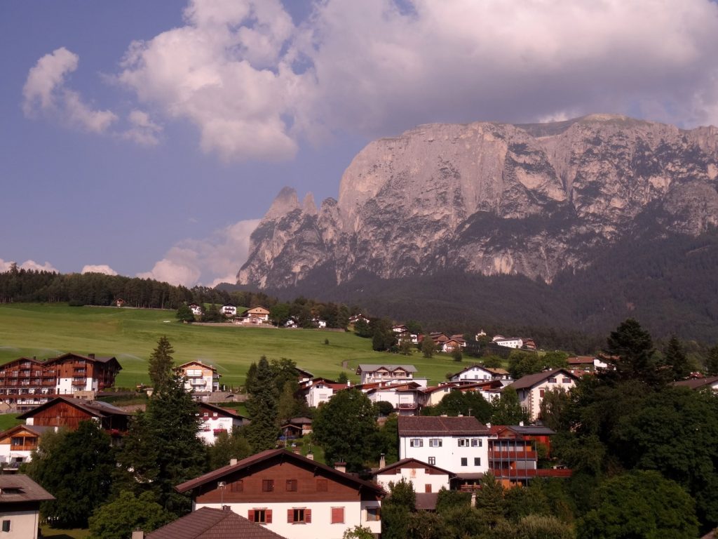 Chalets de Völs am Schlern et montagne Schlern