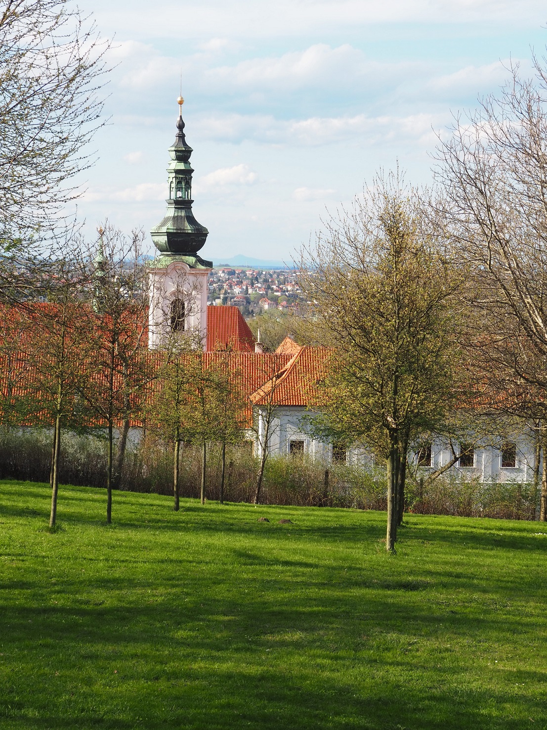 Vue sur le monastère de Strahov depuis la colline de Petřín
